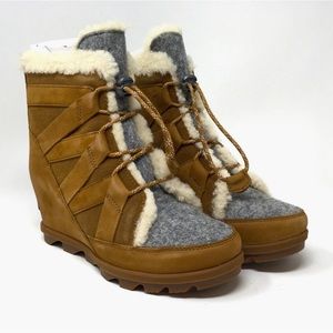 Joan Of Arctic Wedge Shearling SOREL Boots Women’s size 6.5 Leather Camel Brown